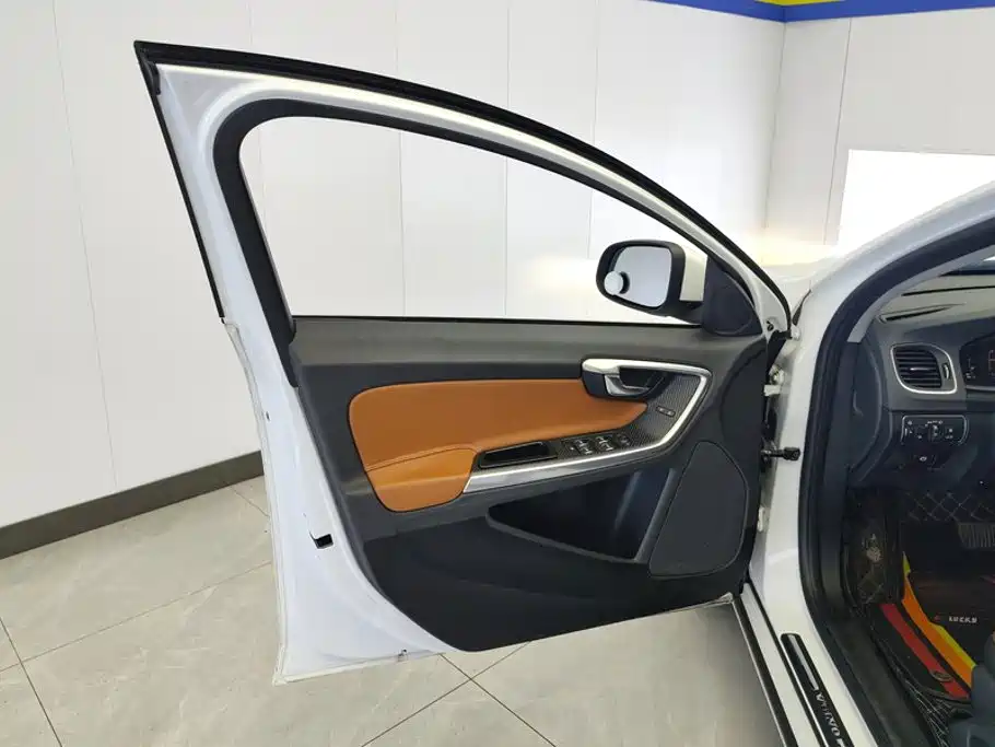 Volvo S60 — миниатюра 7