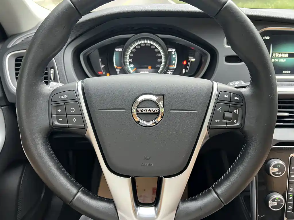 Volvo V40 — миниатюра 12