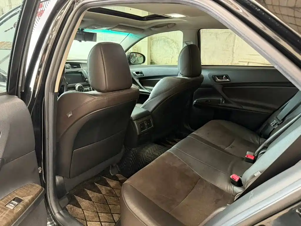 Toyota Reiz — миниатюра 5