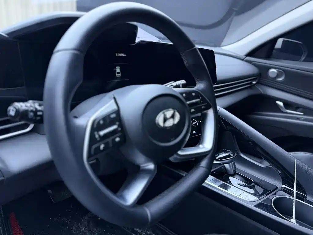 Hyundai Elantra — миниатюра 11