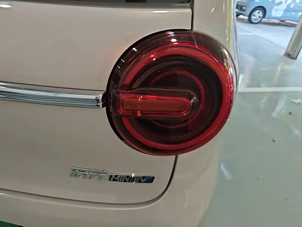 Wuling MINIEV — миниатюра 8
