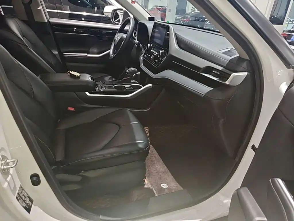 Toyota Highlander — миниатюра 25