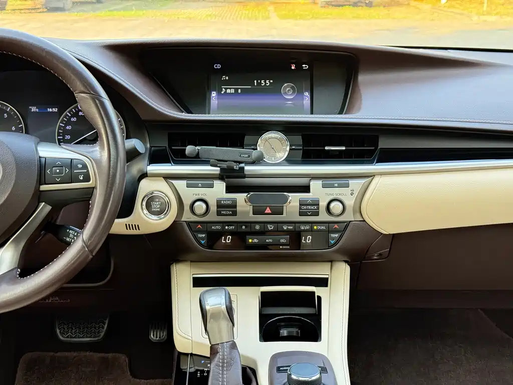 Lexus ES — миниатюра 16