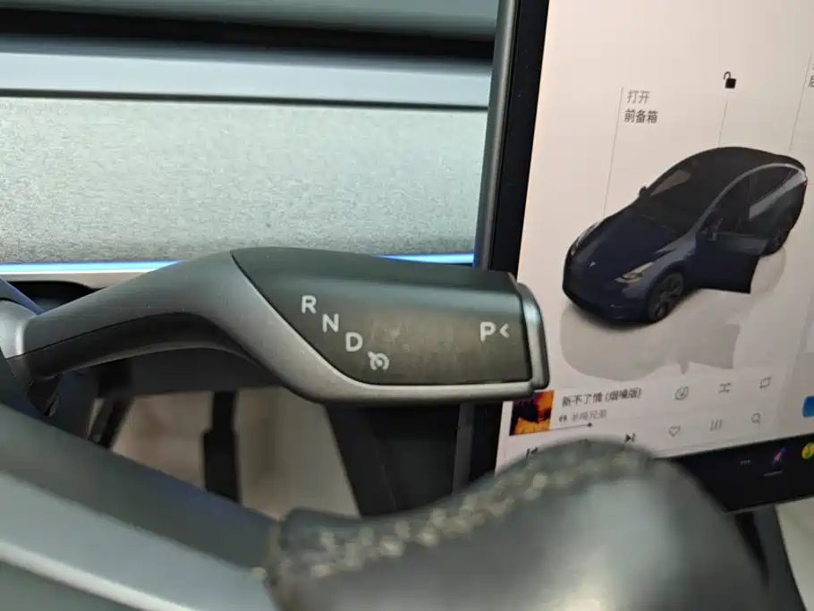 Tesla Model Y — миниатюра 16