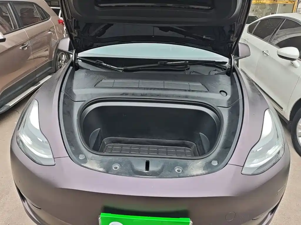 Tesla Model Y — миниатюра 20