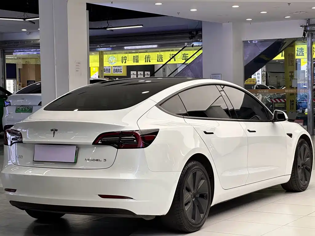 Tesla Model 3 — миниатюра 4