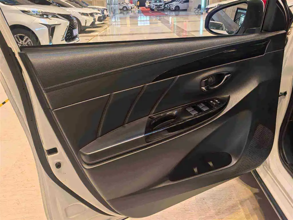 TOYOTA YARIS L ZHIXUAN