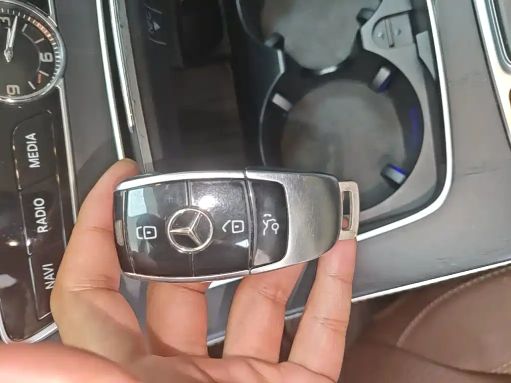 Mercedes-Benz E-Class — миниатюра 9