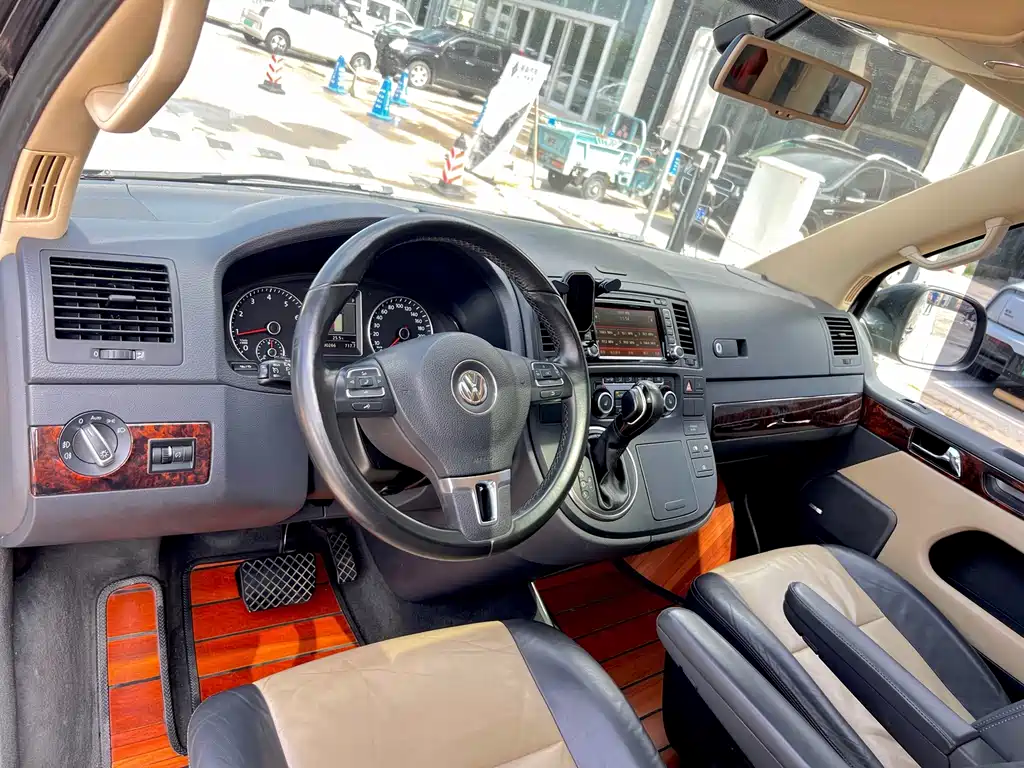 Volkswagen Multivan — миниатюра 8