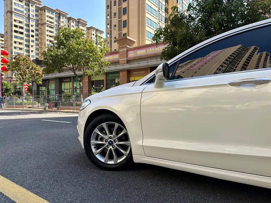 Ford Mondeo — миниатюра 7