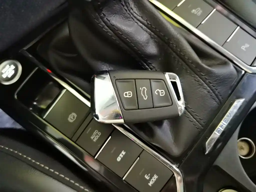 Volkswagen Passat PHEV — миниатюра 9