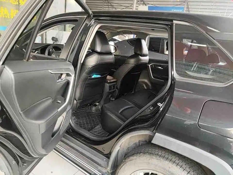 Toyota RAV4 — миниатюра 7