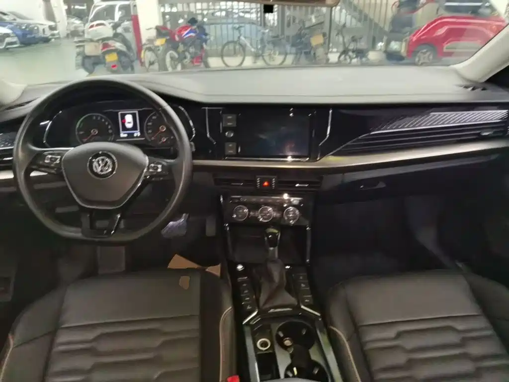 Volkswagen Passat PHEV — миниатюра 10