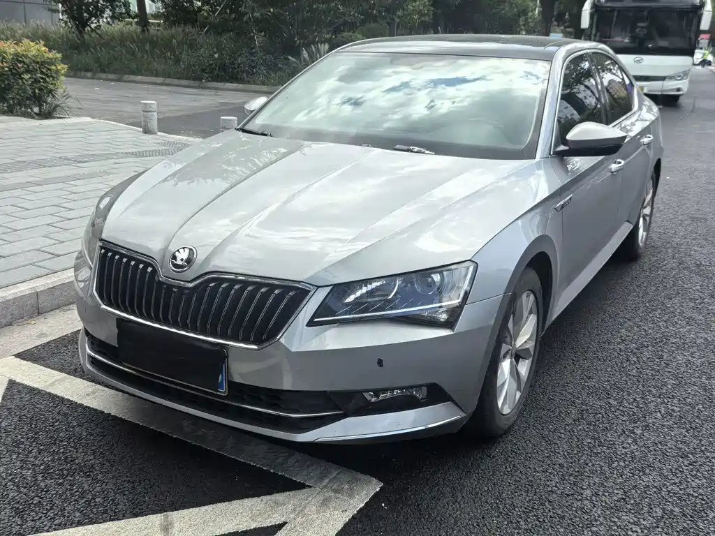 Skoda Superb — миниатюра 3