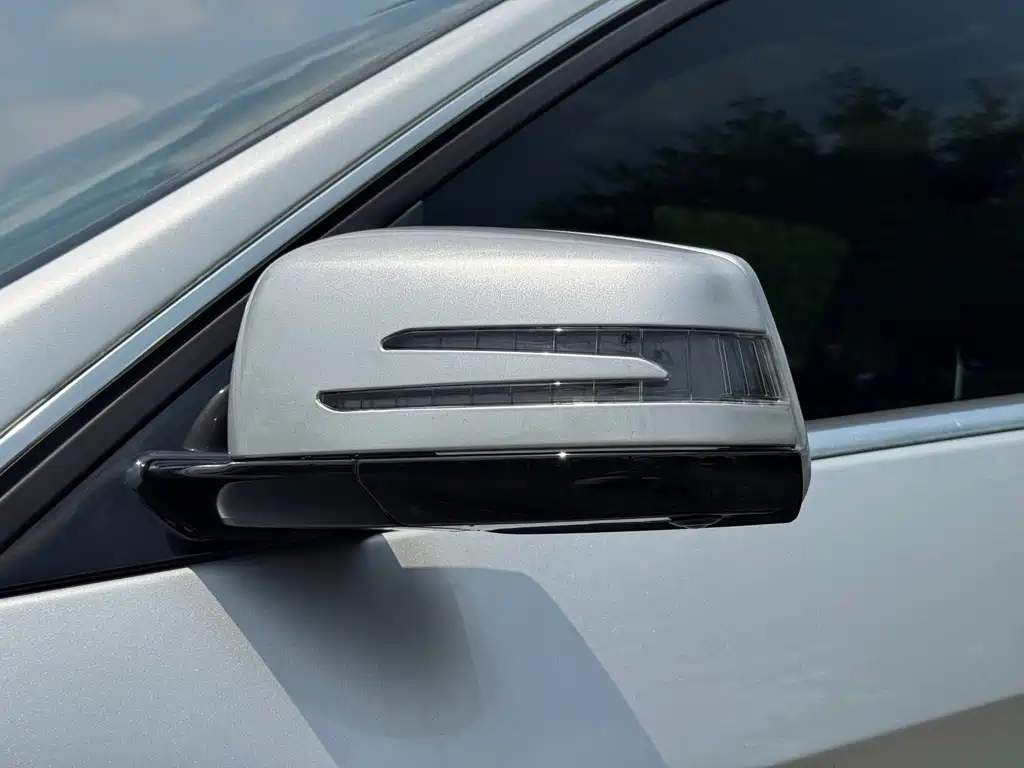 Mercedes-Benz E-Class — миниатюра 7