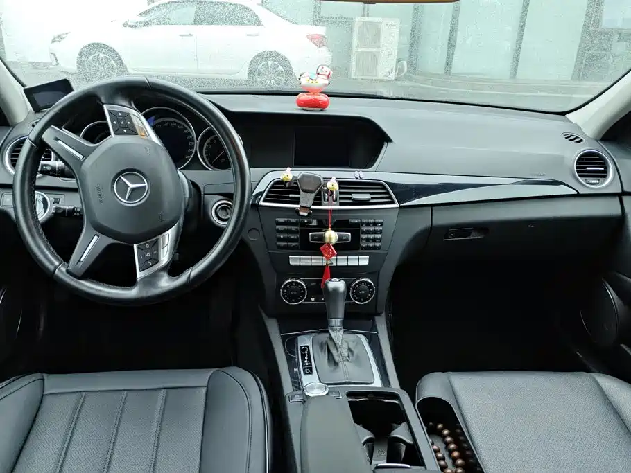 Mercedes-Benz C-Class — миниатюра 12