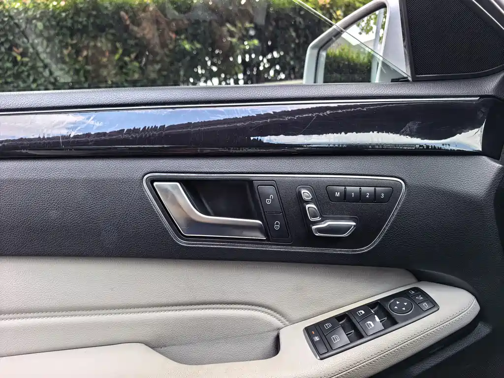 Mercedes-Benz E-Class — миниатюра 16