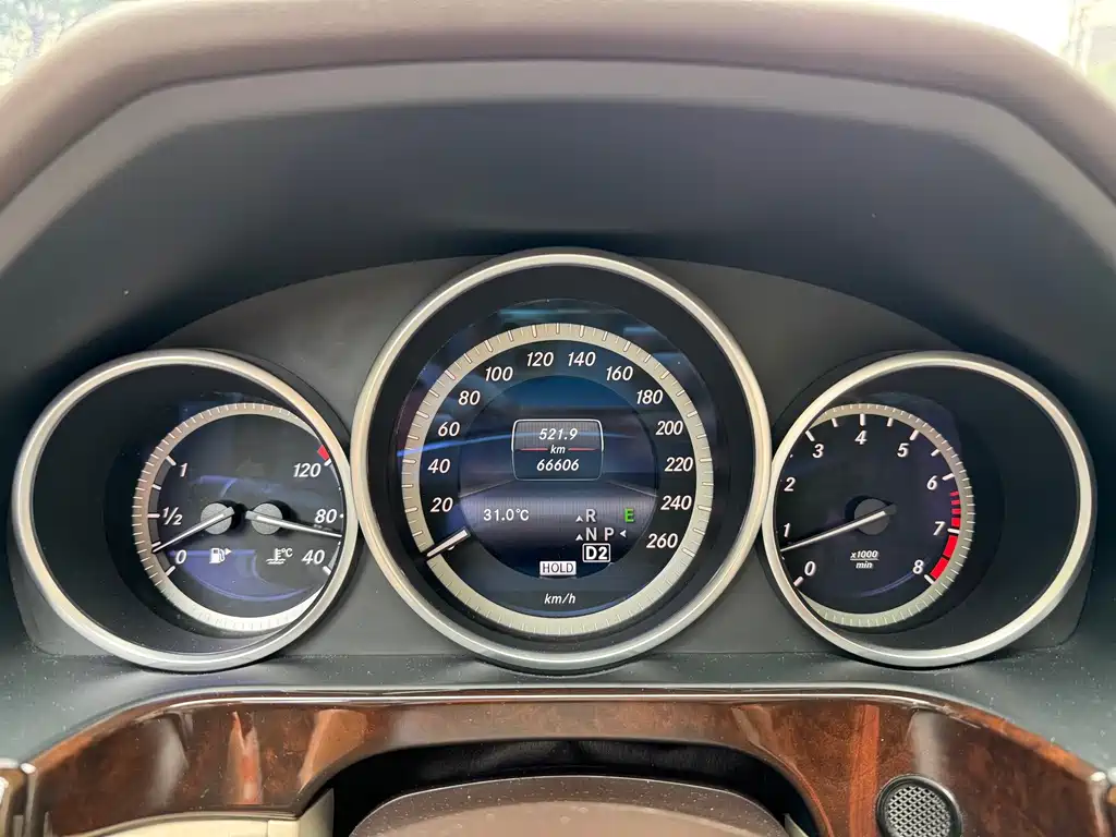 Mercedes-Benz E-Class — миниатюра 7