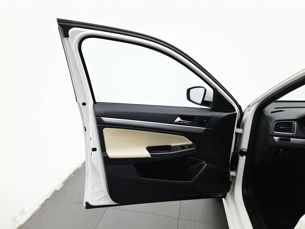 Volkswagen Lavida — миниатюра 8