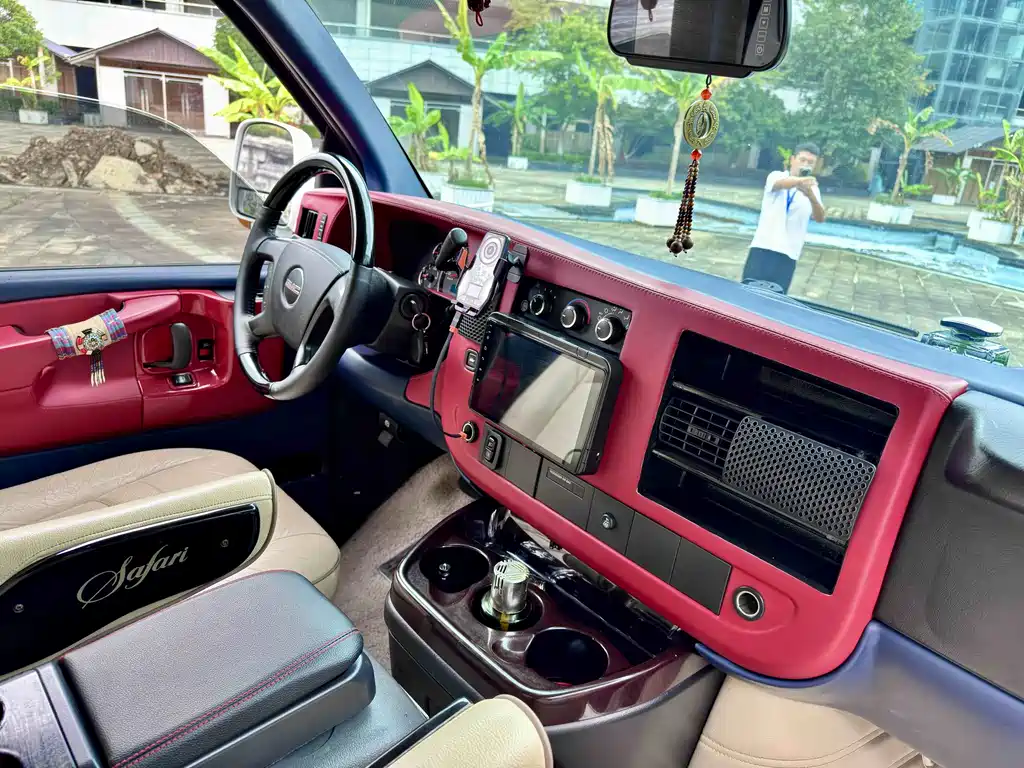 GMC Savana — миниатюра 11