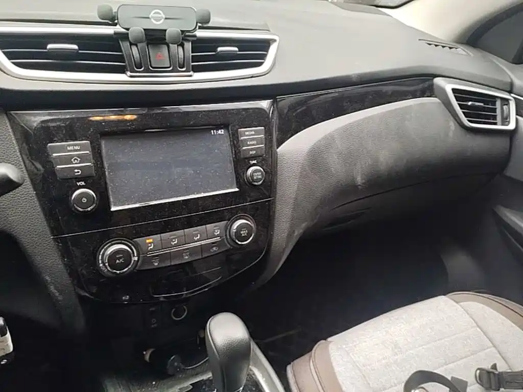 Nissan Qashqai — миниатюра 18