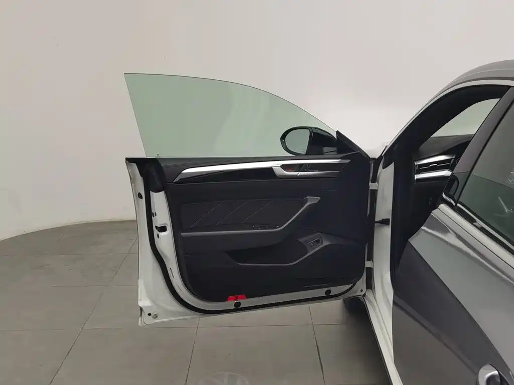 Volkswagen CC — миниатюра 8