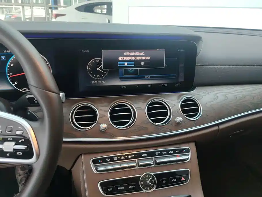 Mercedes-Benz E-Class — миниатюра 13