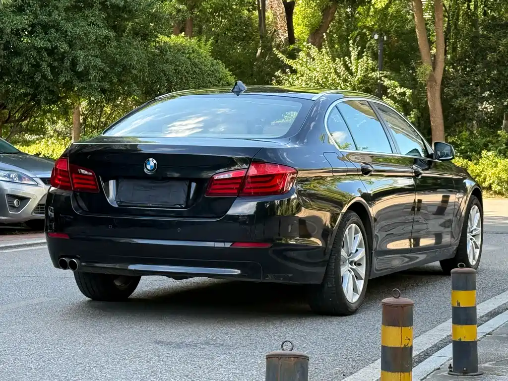 BMW 5 Series — миниатюра 6
