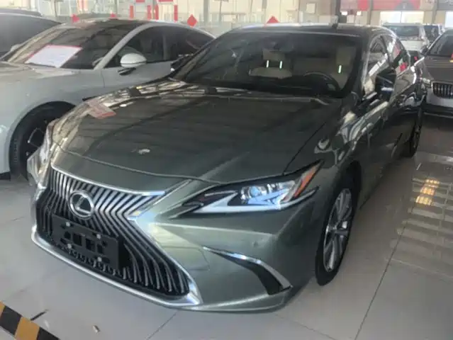 lexus es