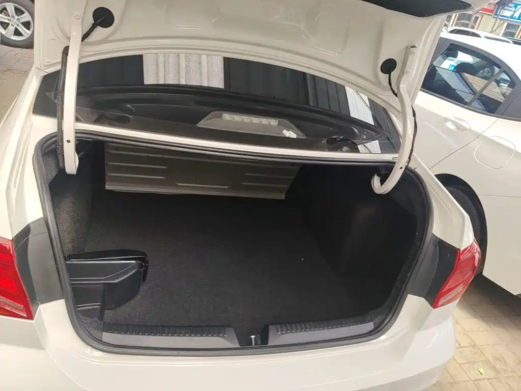 Volkswagen Jetta — миниатюра 19