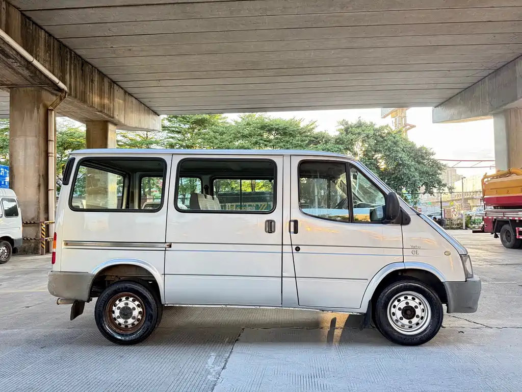 Ford Transit Classic — миниатюра 4