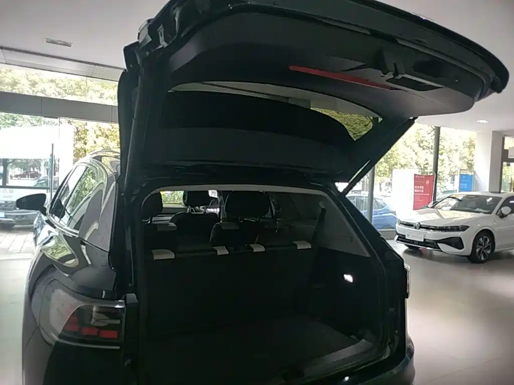 Volkswagen ID.6 Crozz — миниатюра 19