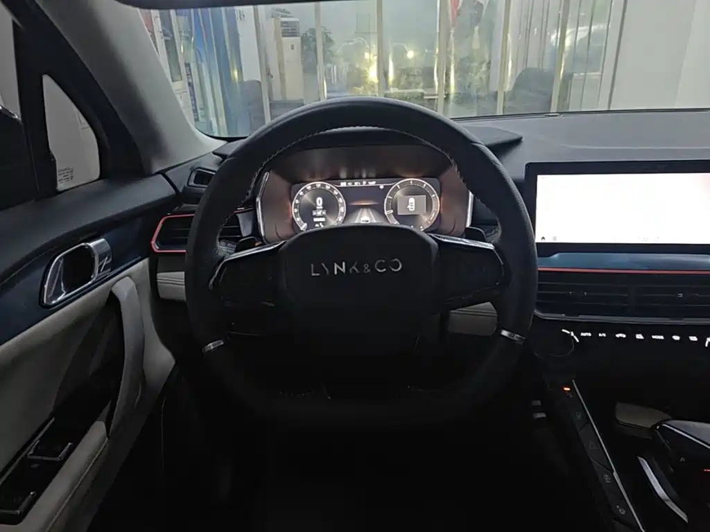 Lynk & Co 06 — миниатюра 11