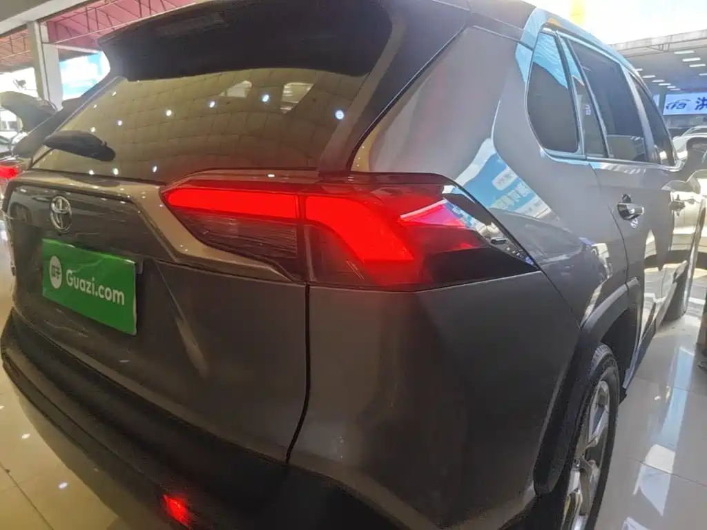 Toyota RAV4 — миниатюра 8