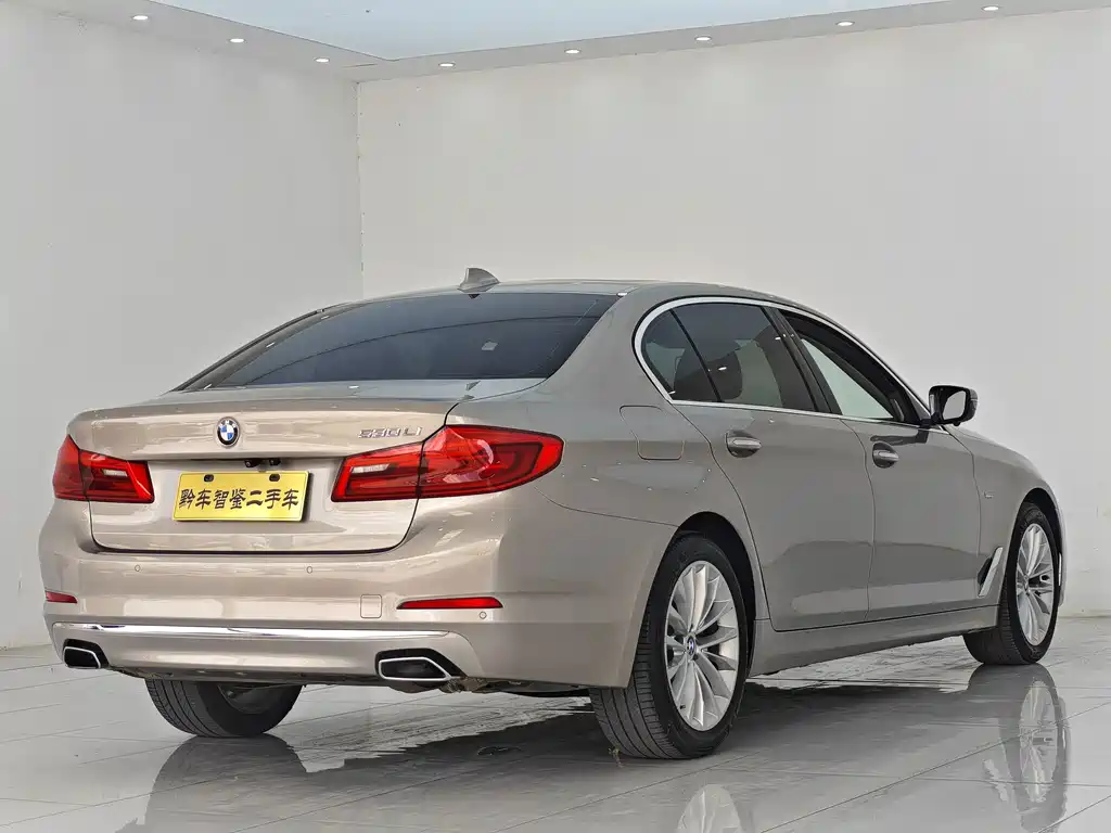 BMW 5 Series — миниатюра 6