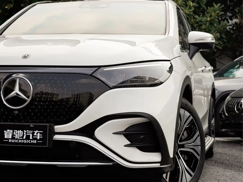 MERCEDES-BENZ EQE SUV