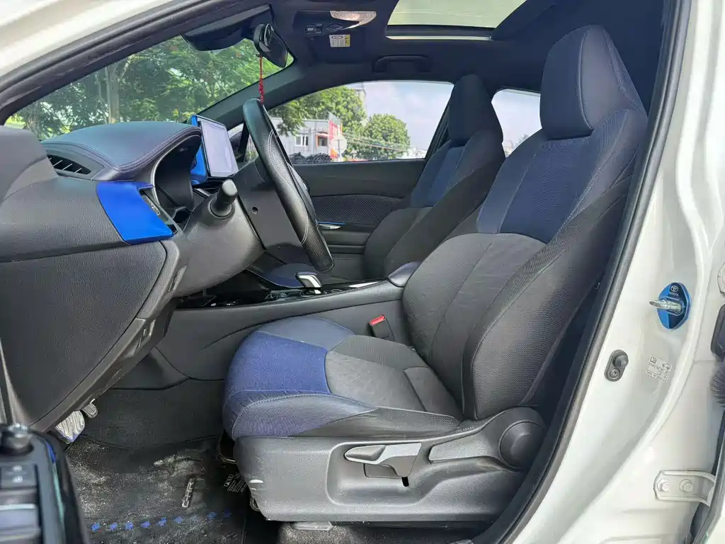 Toyota C-HR EV — миниатюра 4