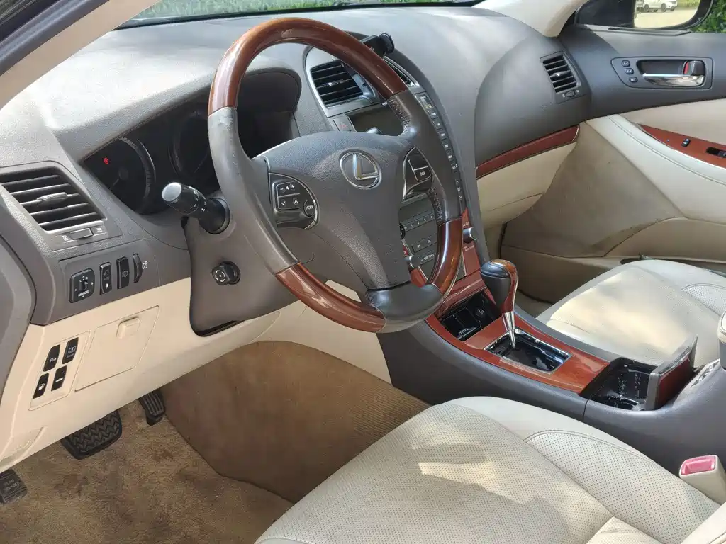 Lexus ES — миниатюра 8