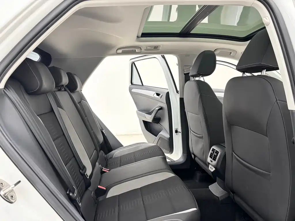 VOLKSWAGEN T ROC EXPLORING SONGS