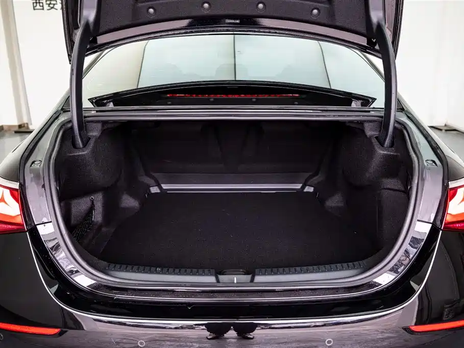 Mercedes-Benz E-Class E 2025 E 300 L Fashion
