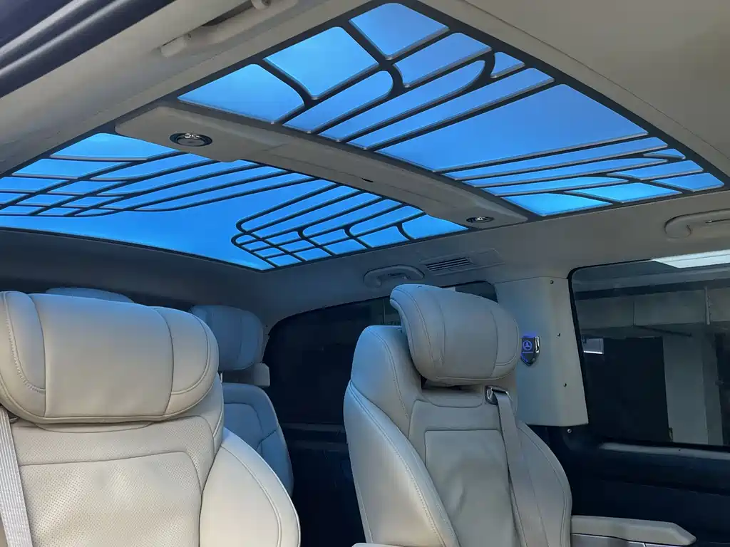 Mercedes-Benz Vito 2024 2.0T Elite 7 мест