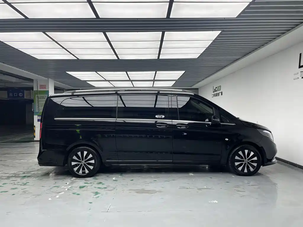 Mercedes-Benz Vito 2024 2.0T Elite 7 мест