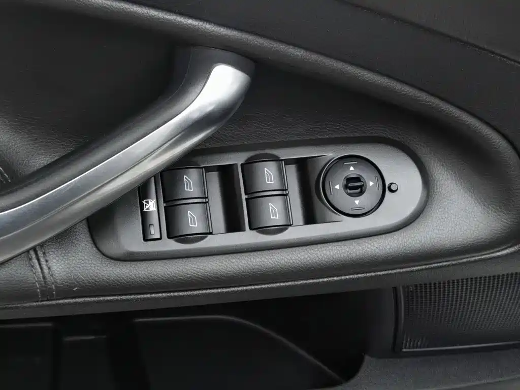Ford Mondeo — миниатюра 9