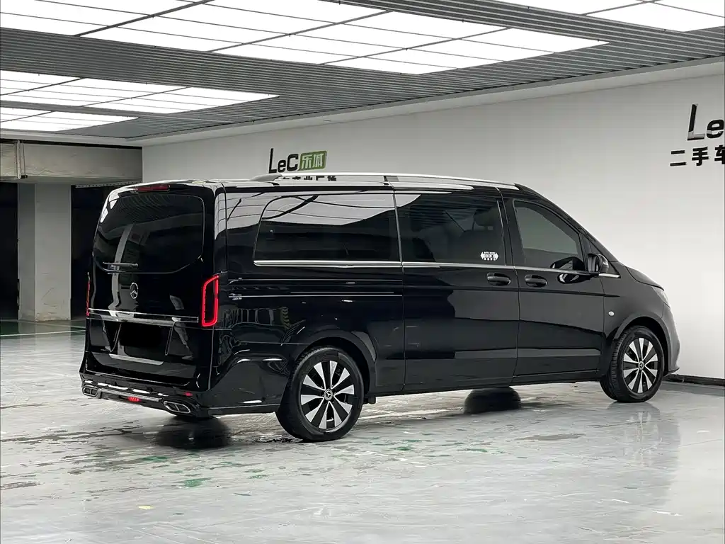 Mercedes-Benz Vito 2024 2.0T Elite 7 мест