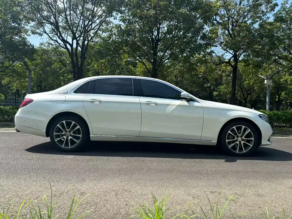 Mercedes-Benz E-Class — миниатюра 3