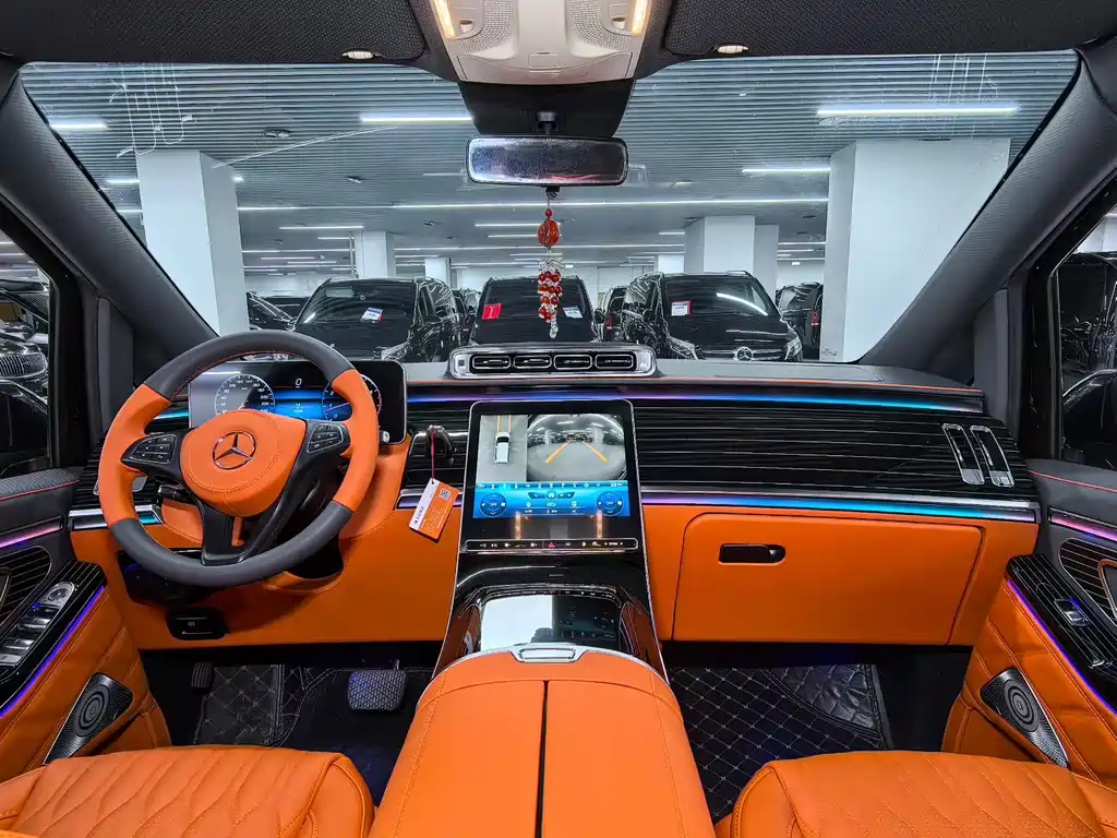 Mercedes-Benz Vito 2023 2.0T Elite 7 мест
