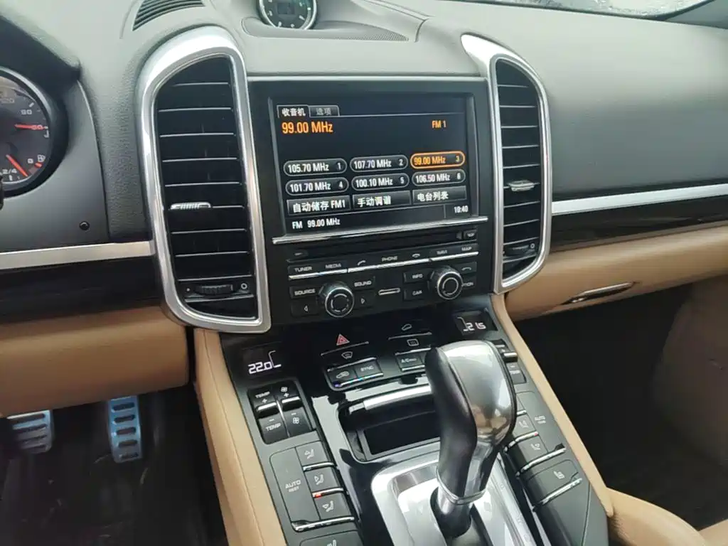 Porsche Cayenne — миниатюра 13