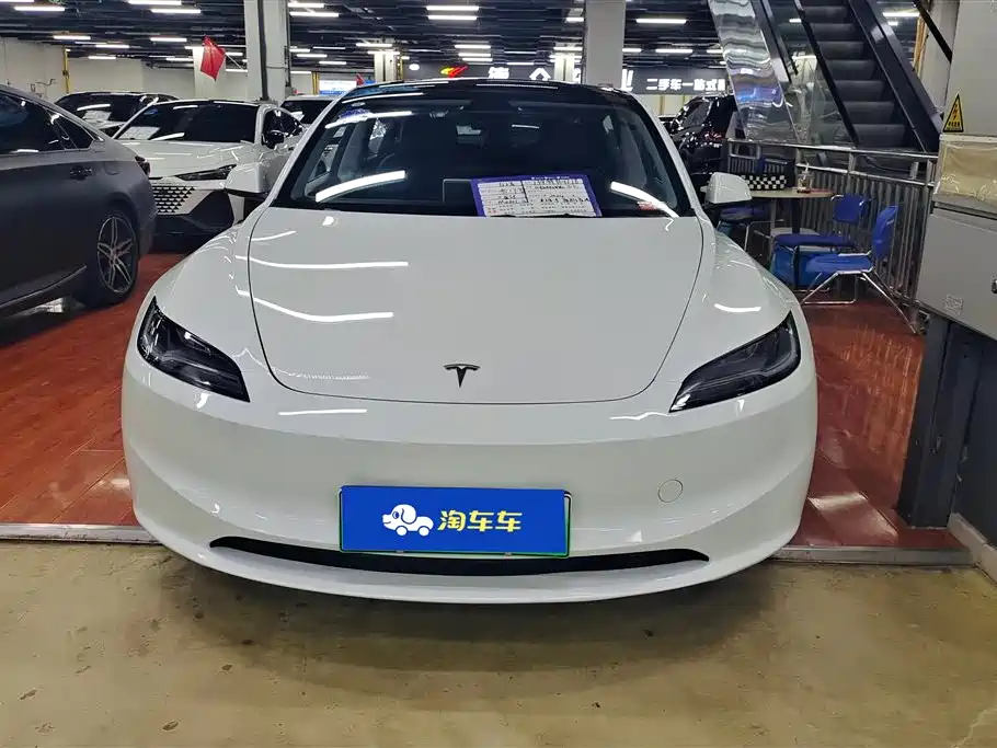 TESLA MODEL 3