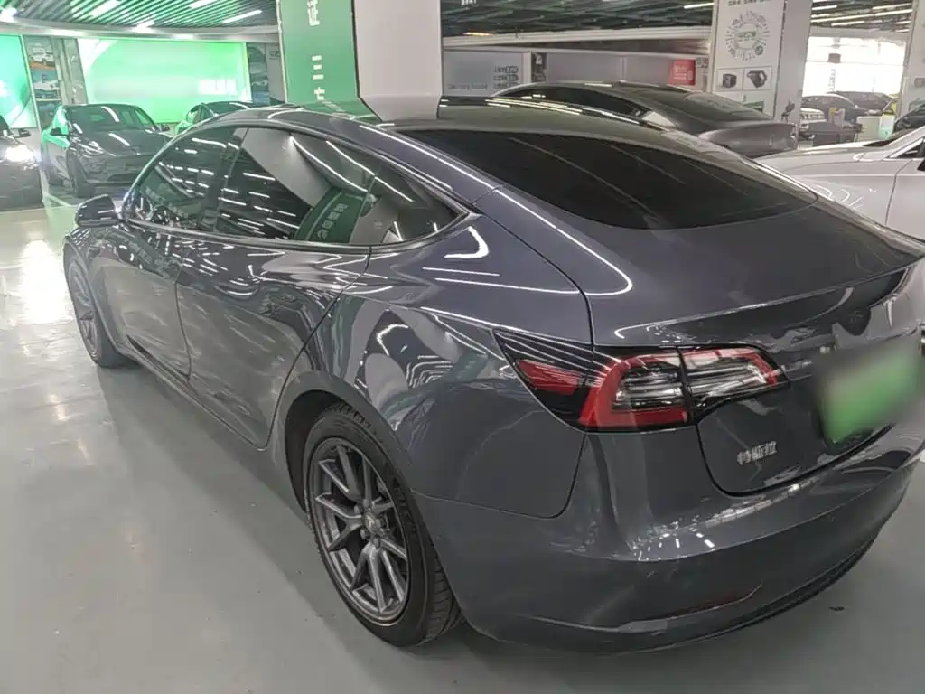 Tesla Model 3 — миниатюра 5