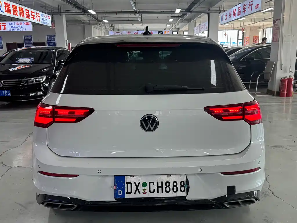 VOLKSWAGEN GOLF